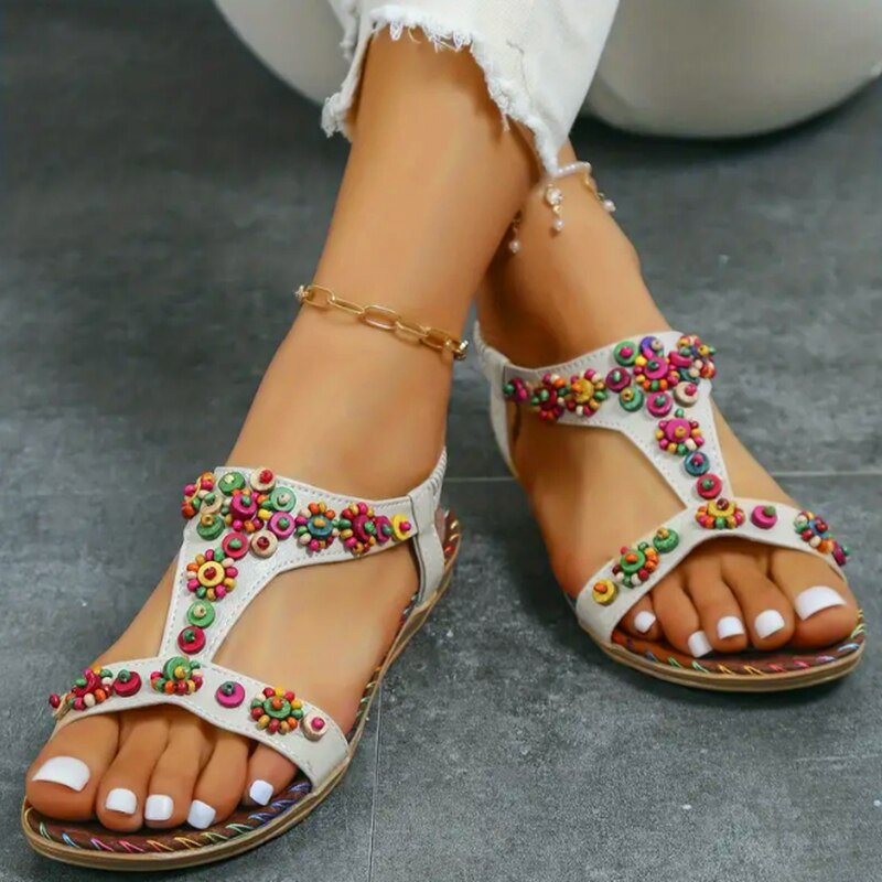 Sandalias planas con perlas de colores y tirantes en T