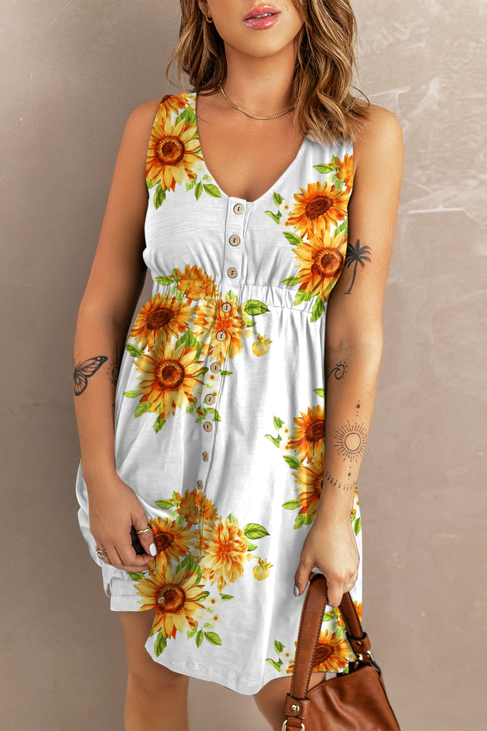 Vestido sin mangas con estampado de girasoles y tapeta de botones